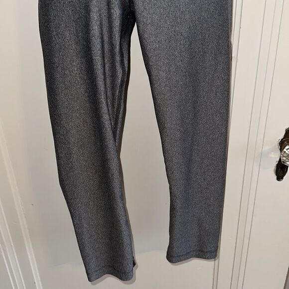 OC gray polyester/elastane low rise Capri exercise leggings - Picture 3 of 5